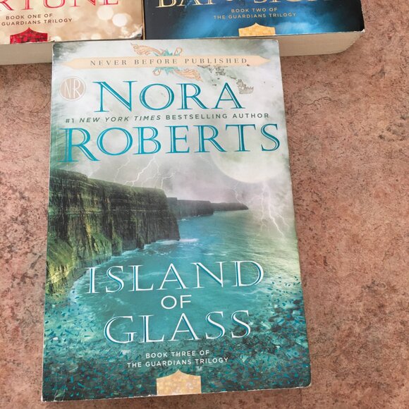 Nora Roberts The Guardians Trilogy - Picture 4 of 8
